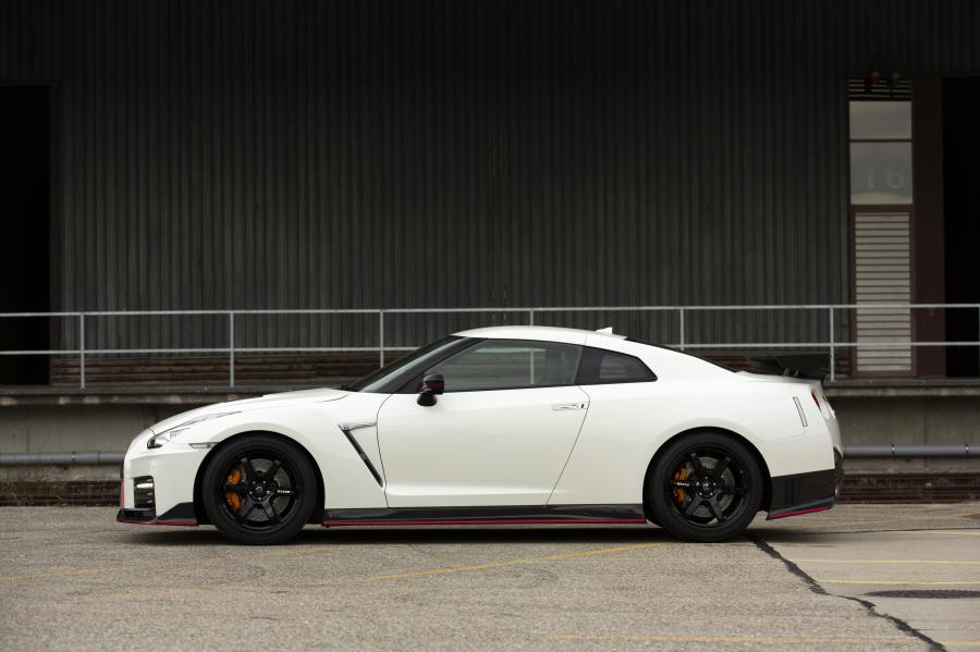  Nissan GT-R Nismo (R35) 2016 года  (WW) (фото 7 из 41)
